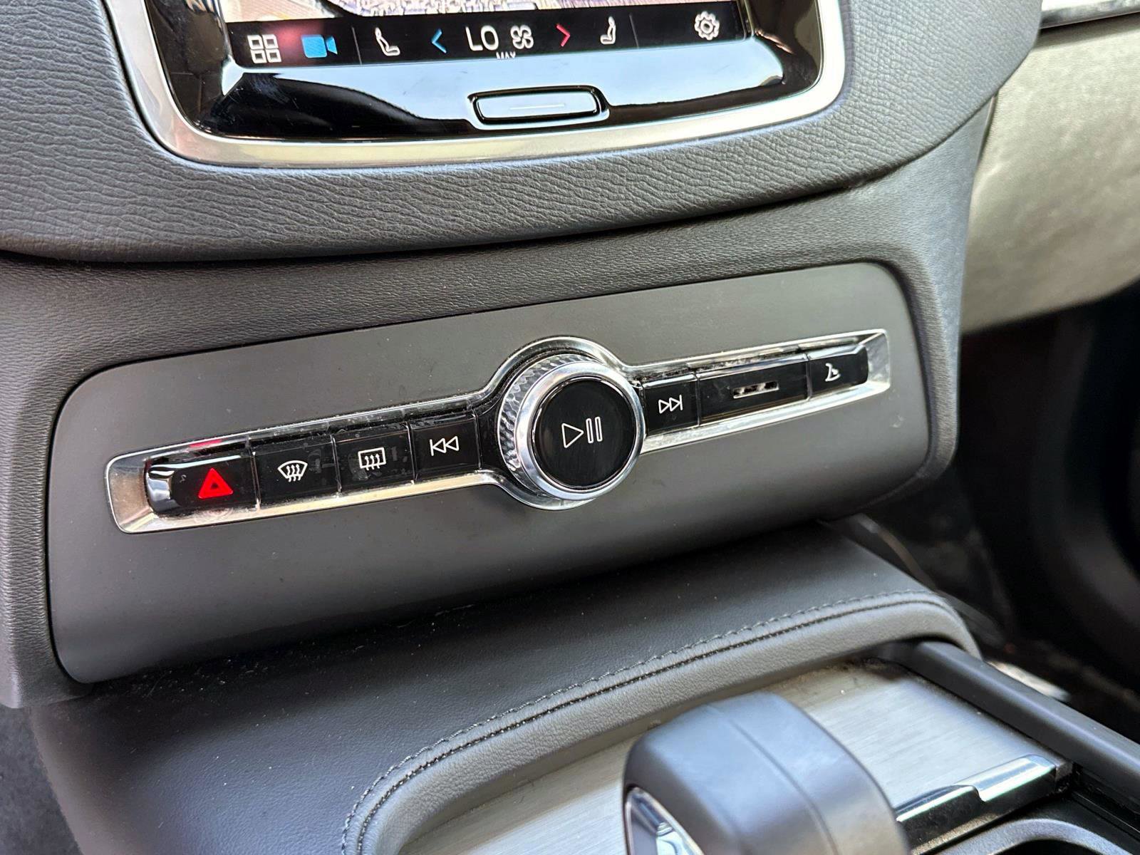 Certified 2024 Volvo XC90 B5 Core image 23