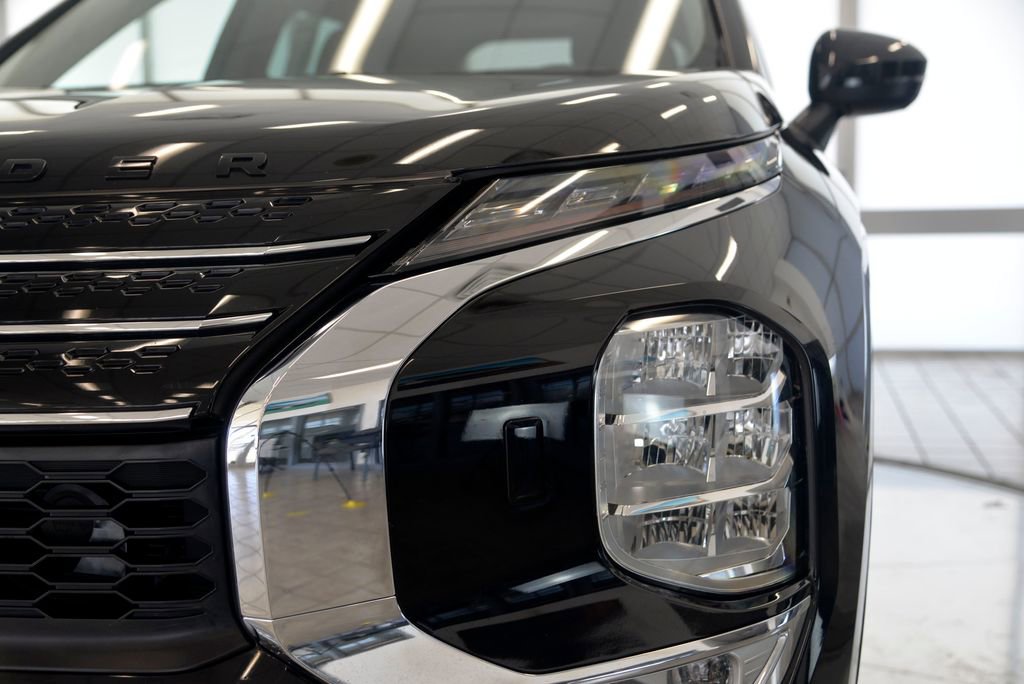 Used 2022 Mitsubishi Outlander SEL image 11