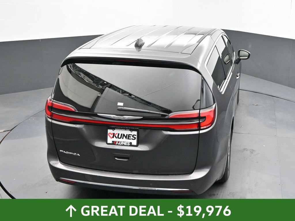 Used 2023 Chrysler Pacifica Touring-L FWD image 31
