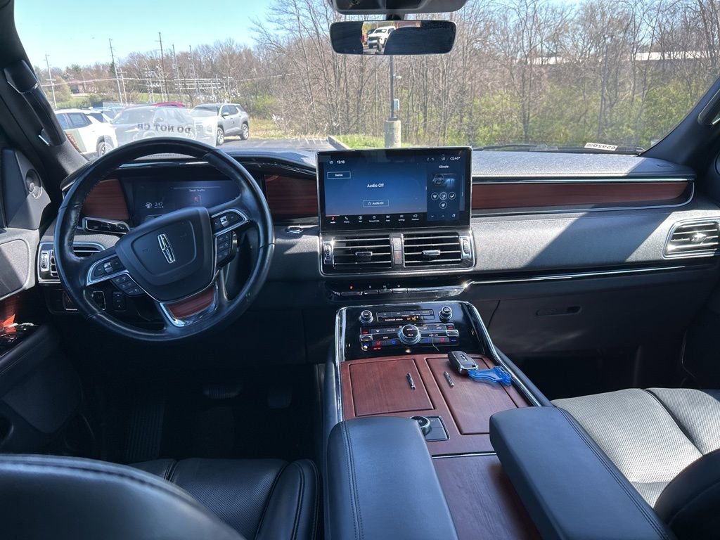 Used 2024 Lincoln Navigator Reserve image 5