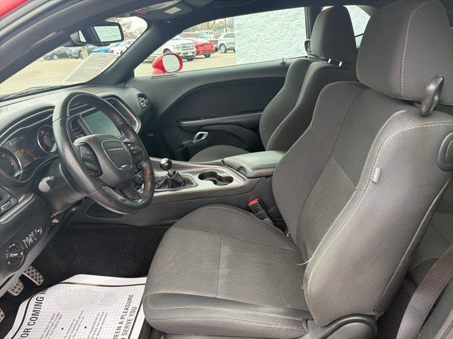 Used 2016 Dodge Challenger R/T image 10