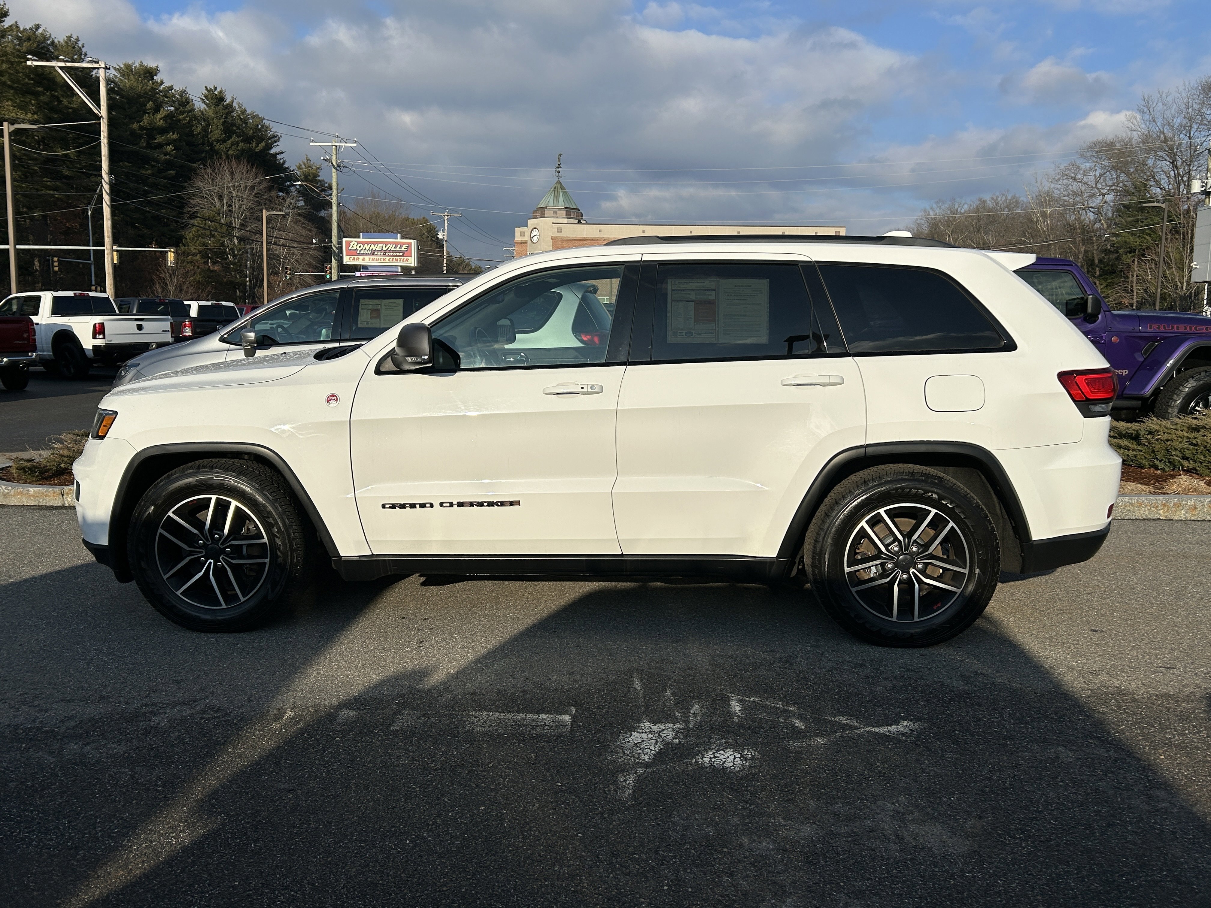 Used 2020 Jeep Grand Cherokee Trailhawk AWD/4WD image 2