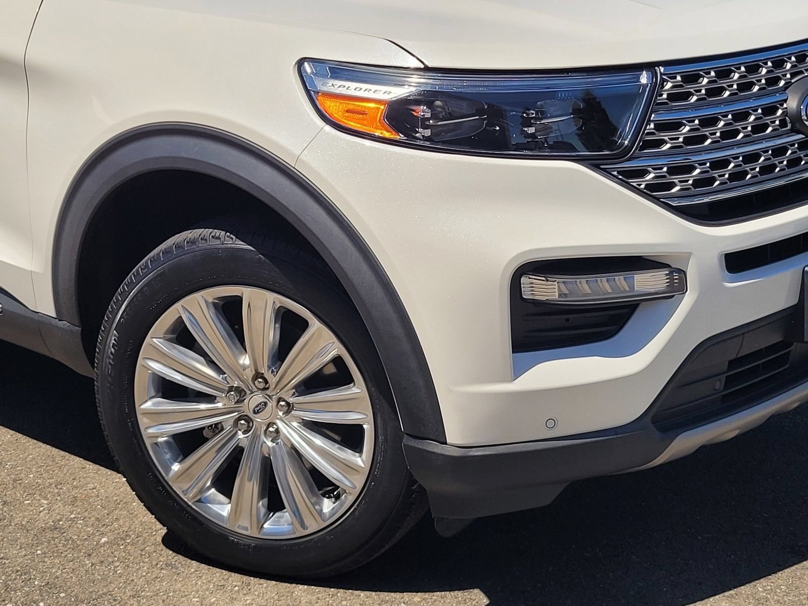 Certified 2023 Ford Explorer Limited w/ Limited Technology Package AWD/4WD image 9