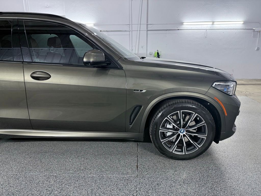 Used 2022 BMW X5 xDrive45e w/ M Sport Package image 4