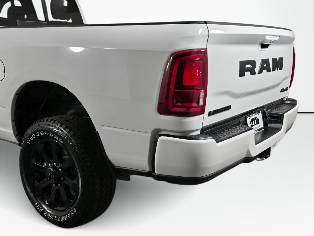 New 2026 RAM 2500 Laramie AWD/4WD image 15