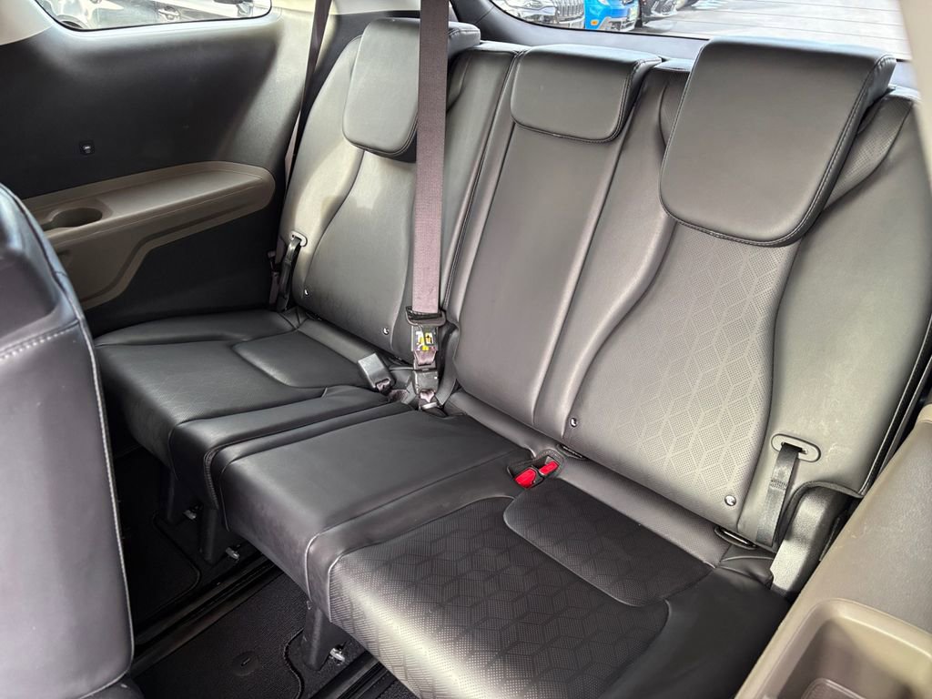 Used 2025 Kia Carnival FWD image 35