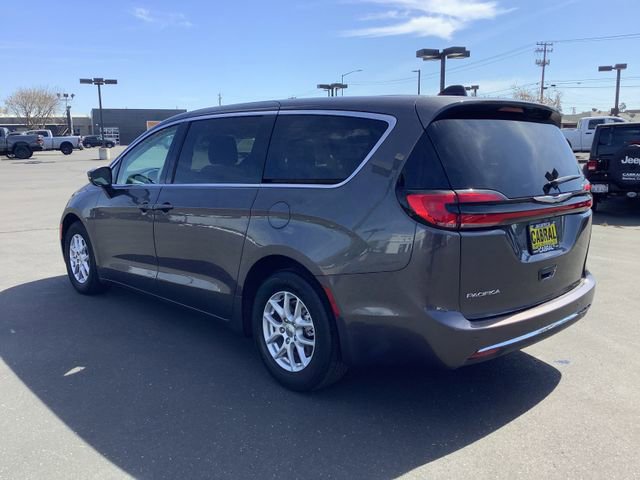 Used 2023 Chrysler Pacifica Touring-L image 21