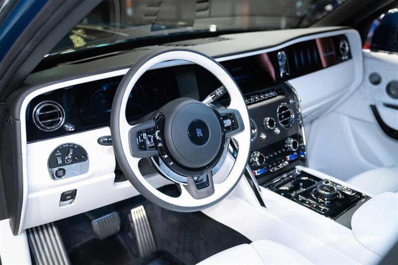Used 2026 Rolls-Royce Cullinan AWD/4WD image 45