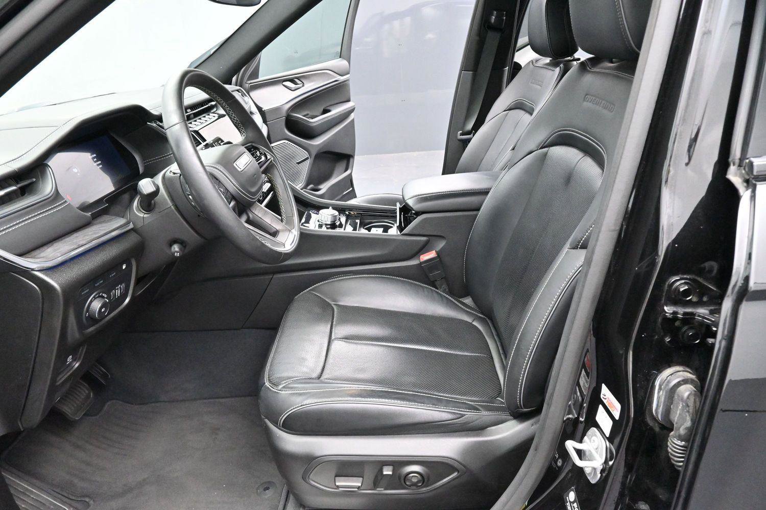Used 2022 Jeep Grand Cherokee Overland AWD/4WD image 16