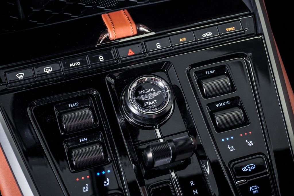 Used 2025 Aston Martin DBX 707 image 30