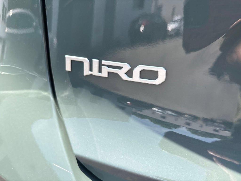 Used 2025 Kia Niro EX w/ EX Cold Weather Package FWD image 16