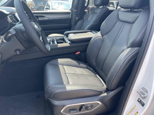 New 2026 Jeep Grand Wagoneer L Limited AWD/4WD image 21