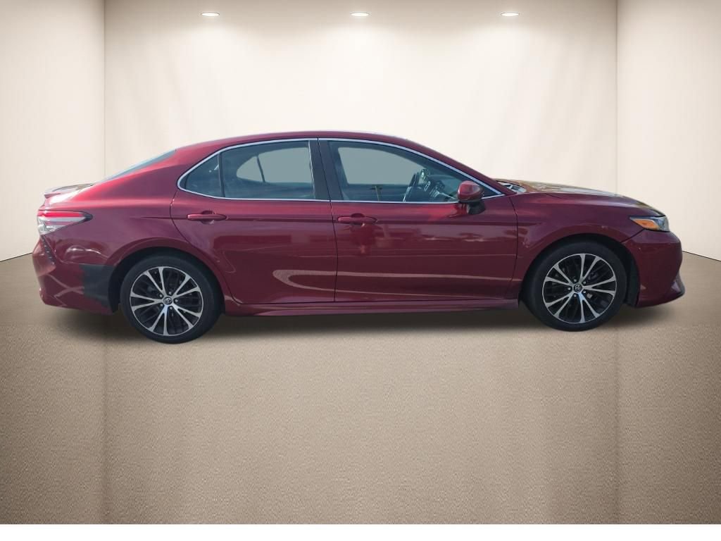 Used 2018 Toyota Camry SE FWD image 3