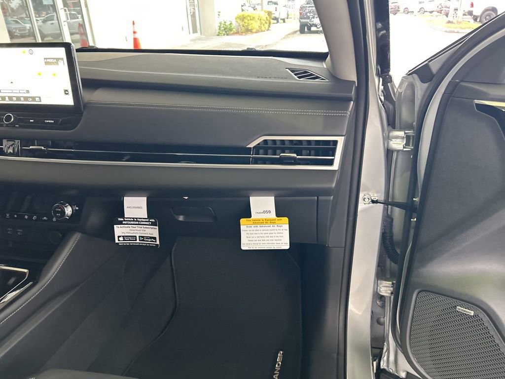 New 2026 Mitsubishi Outlander SE image 23