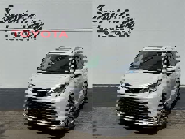 Certified 2021 Toyota Sienna Limited image 1