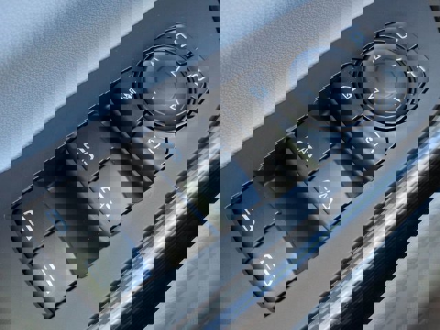 Used 2021 GMC Acadia SLT w/ Preferred Package image 25