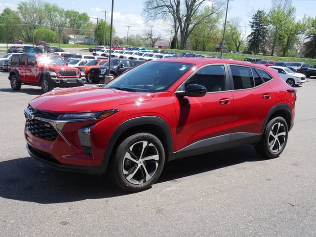 Used 2026 Chevrolet Trax RS FWD image 8