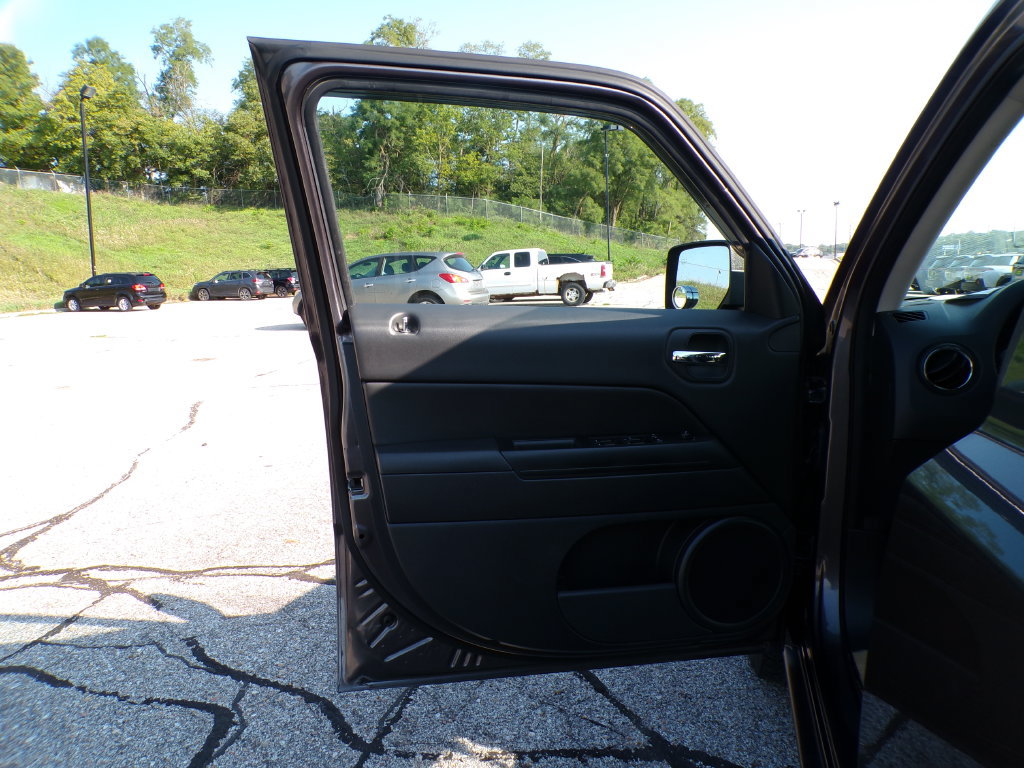 Used 2017 Jeep Patriot Latitude FWD image 22