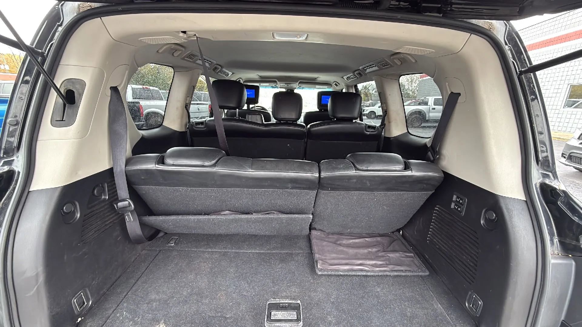 Used 2012 INFINITI QX56 4WD w/ Deluxe Touring Pkg image 14