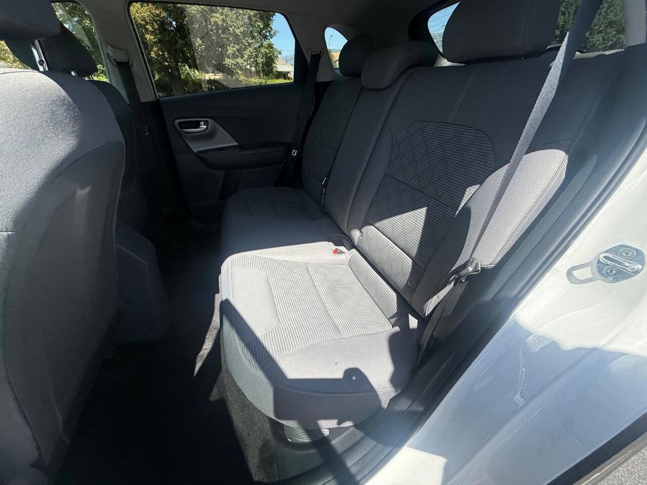 Used 2020 Kia Niro LX FWD image 11