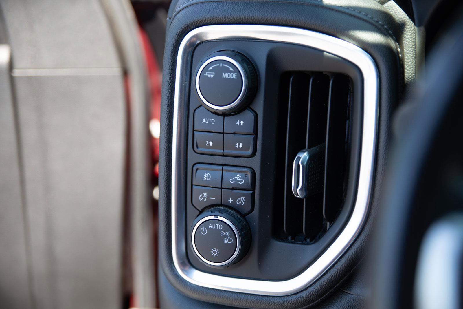 Used 2020 Chevrolet Silverado 1500 LT Trail Boss AWD/4WD image 18