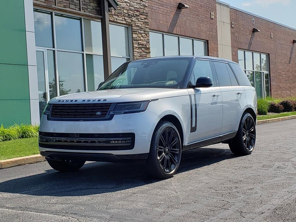 New 2025 Land Rover Range Rover SE