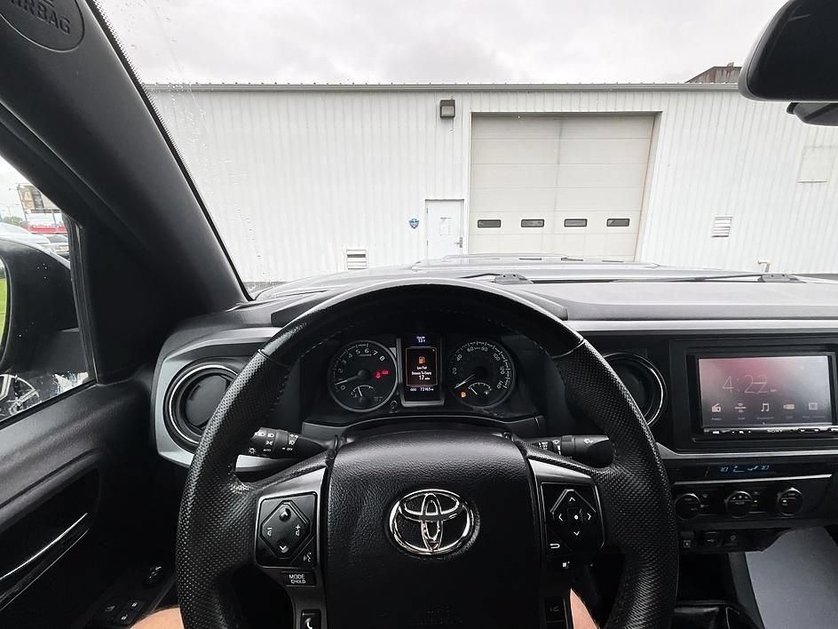 Used 2022 Toyota Tacoma TRD Sport AWD/4WD image 33