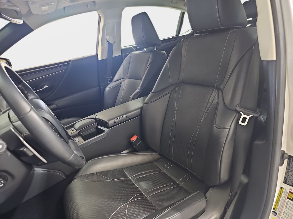 Used 2020 Lexus ES 350 Ultra Luxury w/ Accessory Package 2 FWD image 18