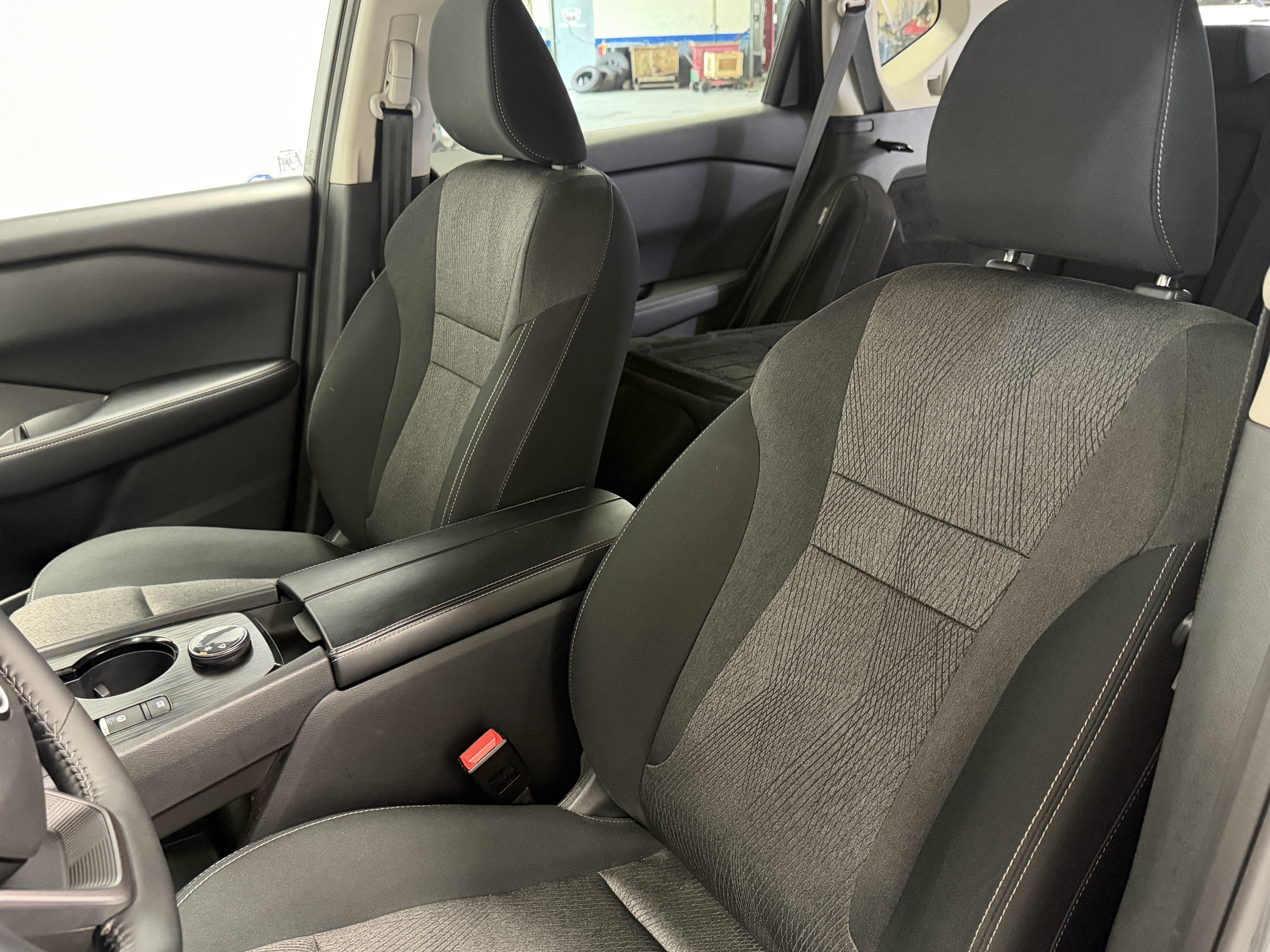 Used 2026 Nissan Rogue SV AWD/4WD image 18
