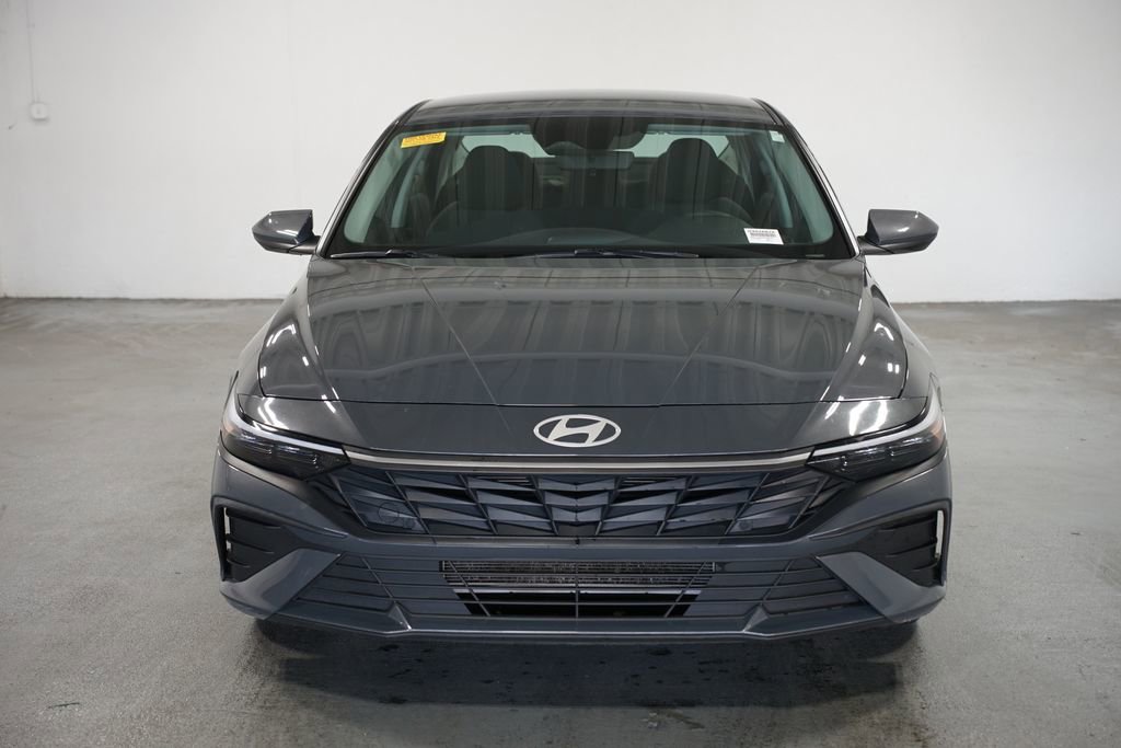 Used 2024 Hyundai Elantra SE image 2