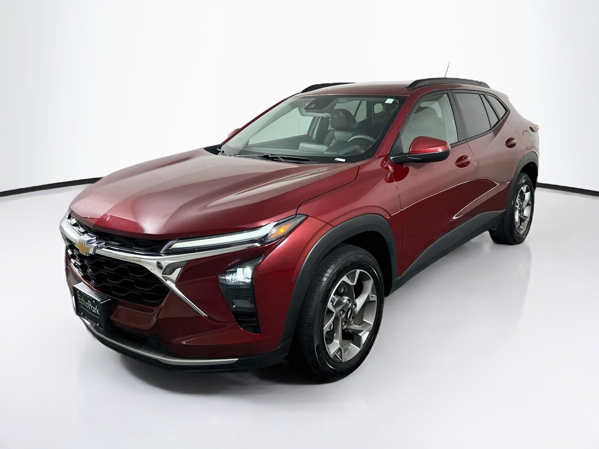 Used 2025 Chevrolet Trax LT FWD image 3