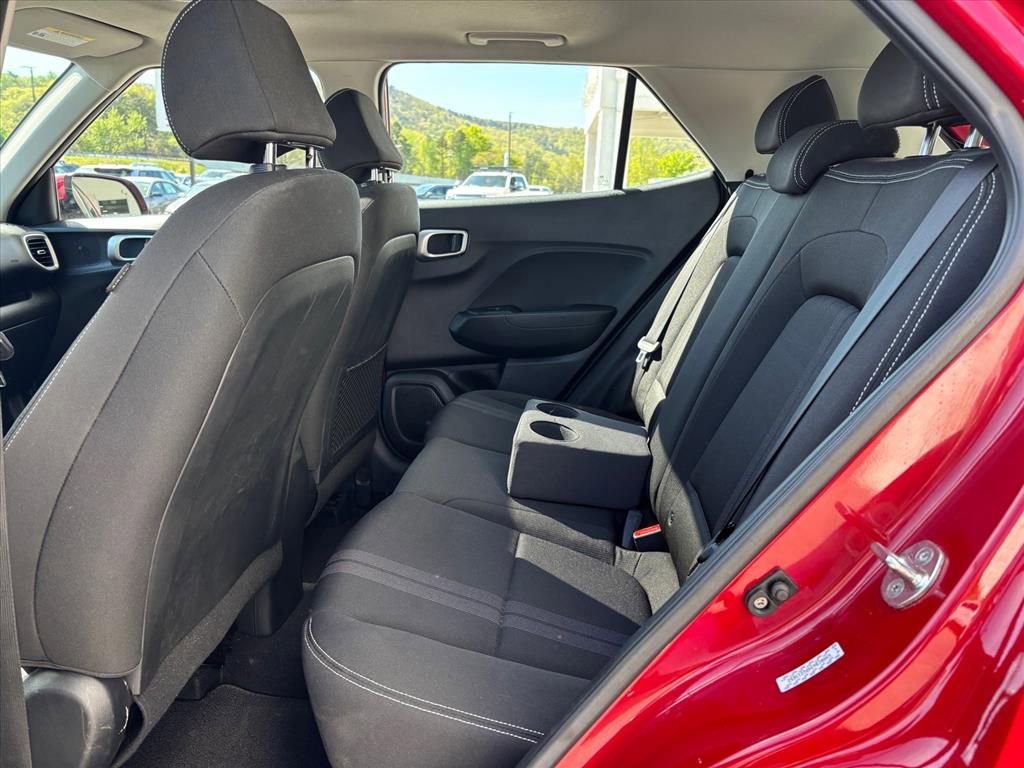 Used 2023 Hyundai Venue FWD image 11