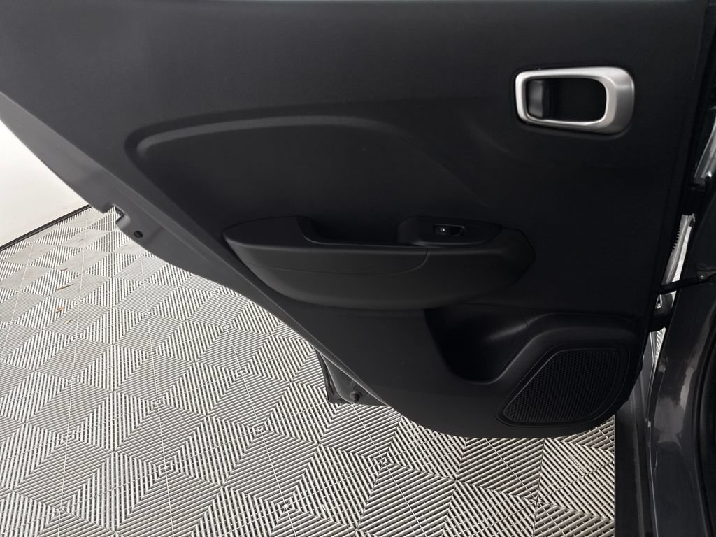 Used 2023 Hyundai Venue SEL FWD image 14