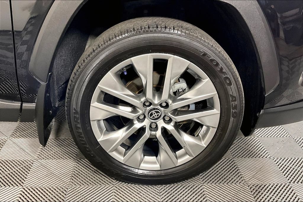 Used 2024 Toyota RAV4 XLE Premium FWD image 10