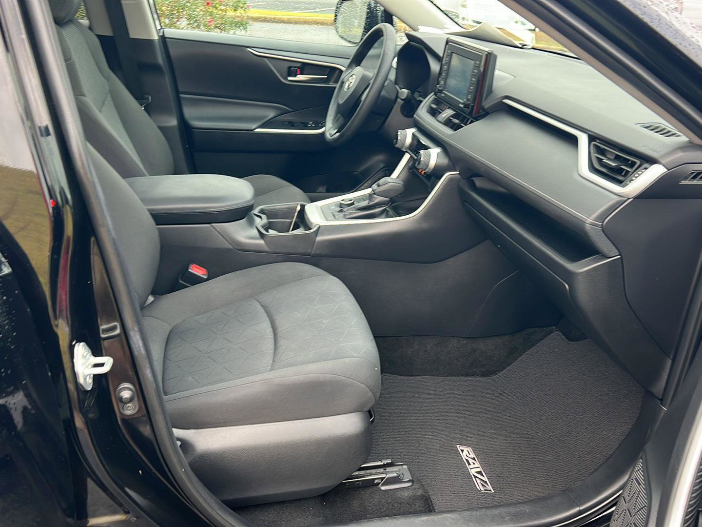 Used 2021 Toyota RAV4 XLE image 12