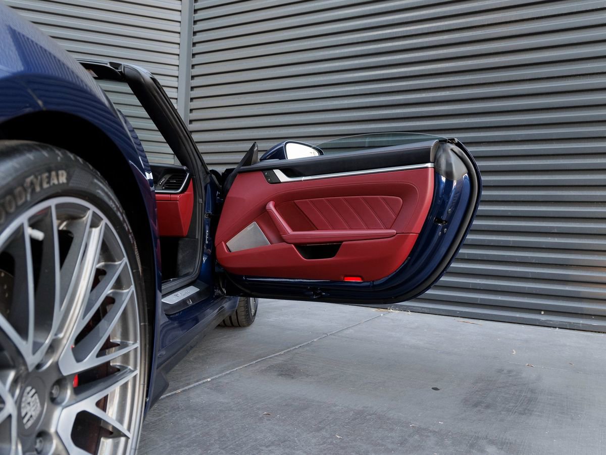 Used 2025 Porsche 911 Turbo image 33