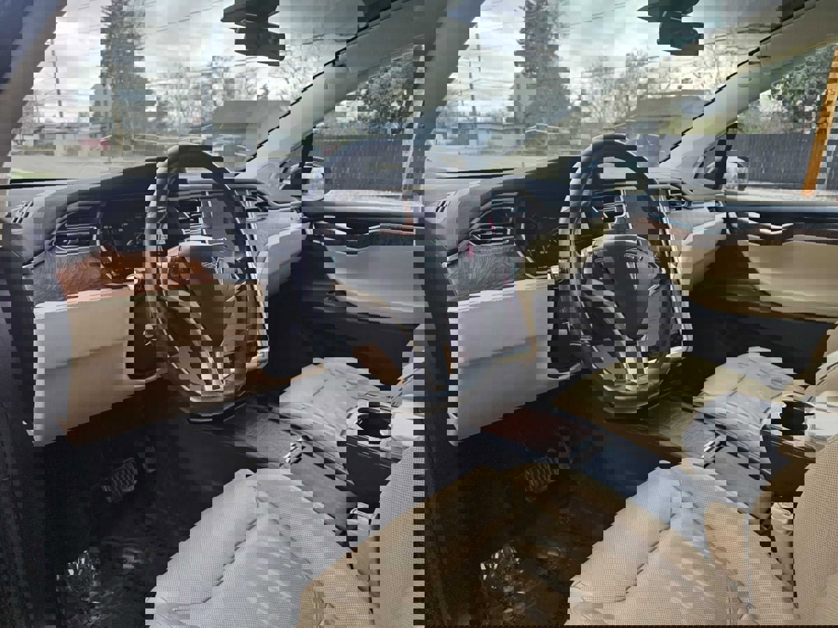 Used 2016 Tesla Model X 90D image 6