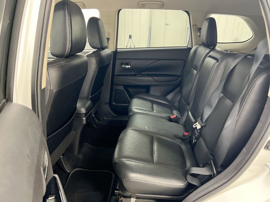 Used 2016 Mitsubishi Outlander SE AWD/4WD image 22