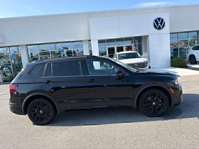Used 2022 Volkswagen Tiguan SE R-Line FWD image 2
