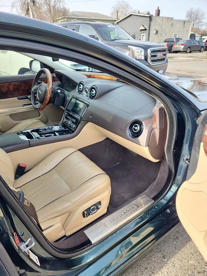 Used 2016 Jaguar XJ R-Sport image 11