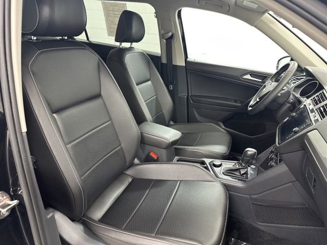 Used 2021 Volkswagen Tiguan SE image 26