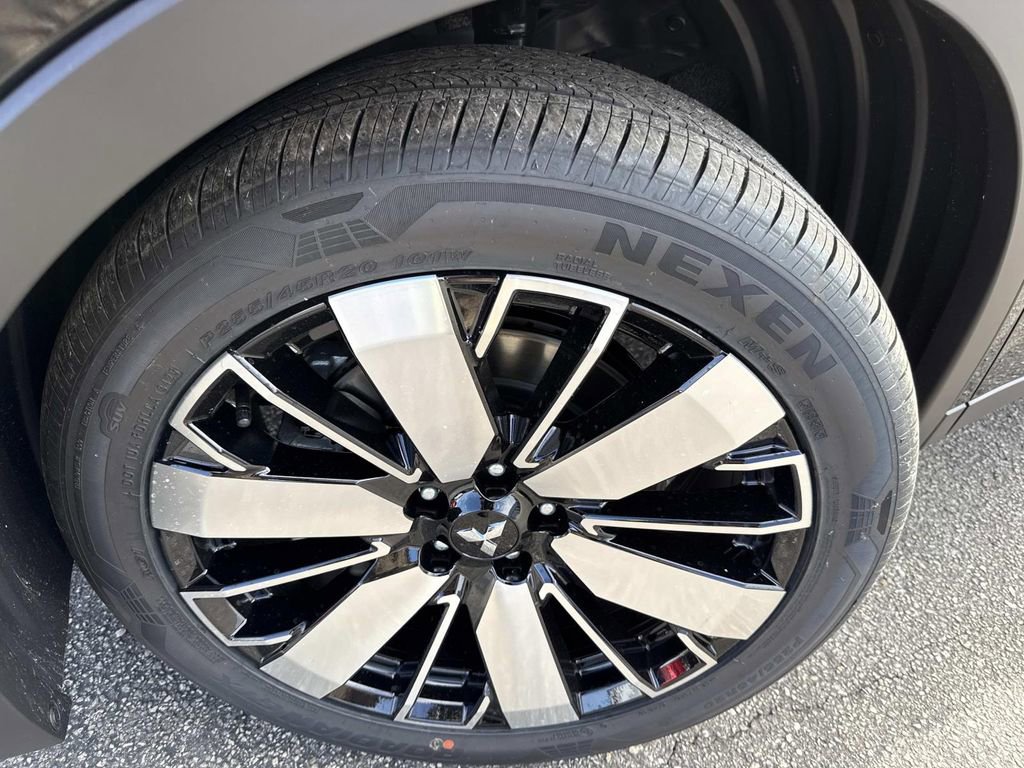 New 2026 Mitsubishi Outlander SE image 10