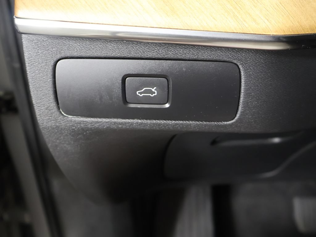 Used 2023 Volvo XC90 B6 Core w/ Climate Package AWD/4WD image 40