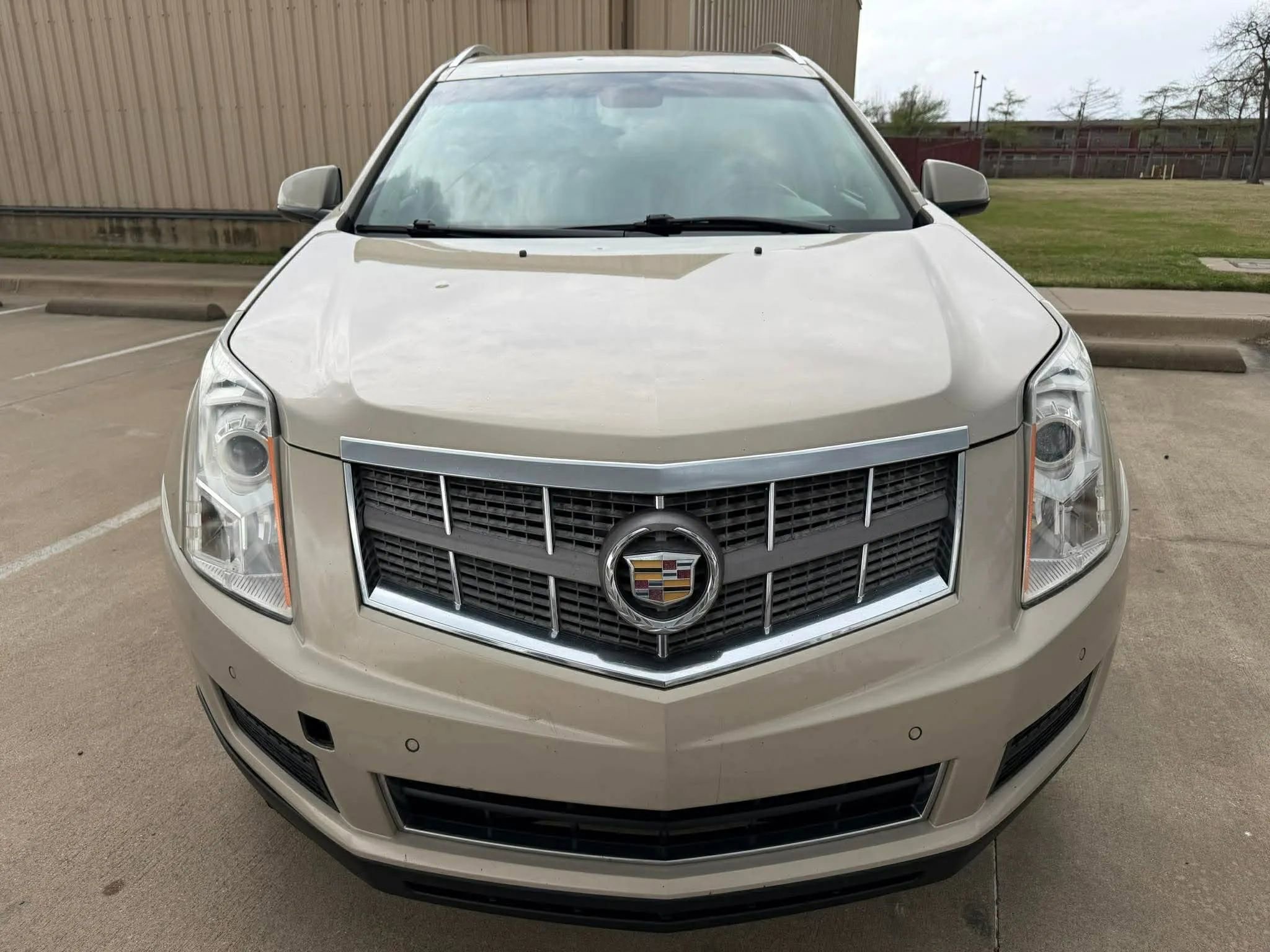 Used 2012 Cadillac SRX Luxury image 2