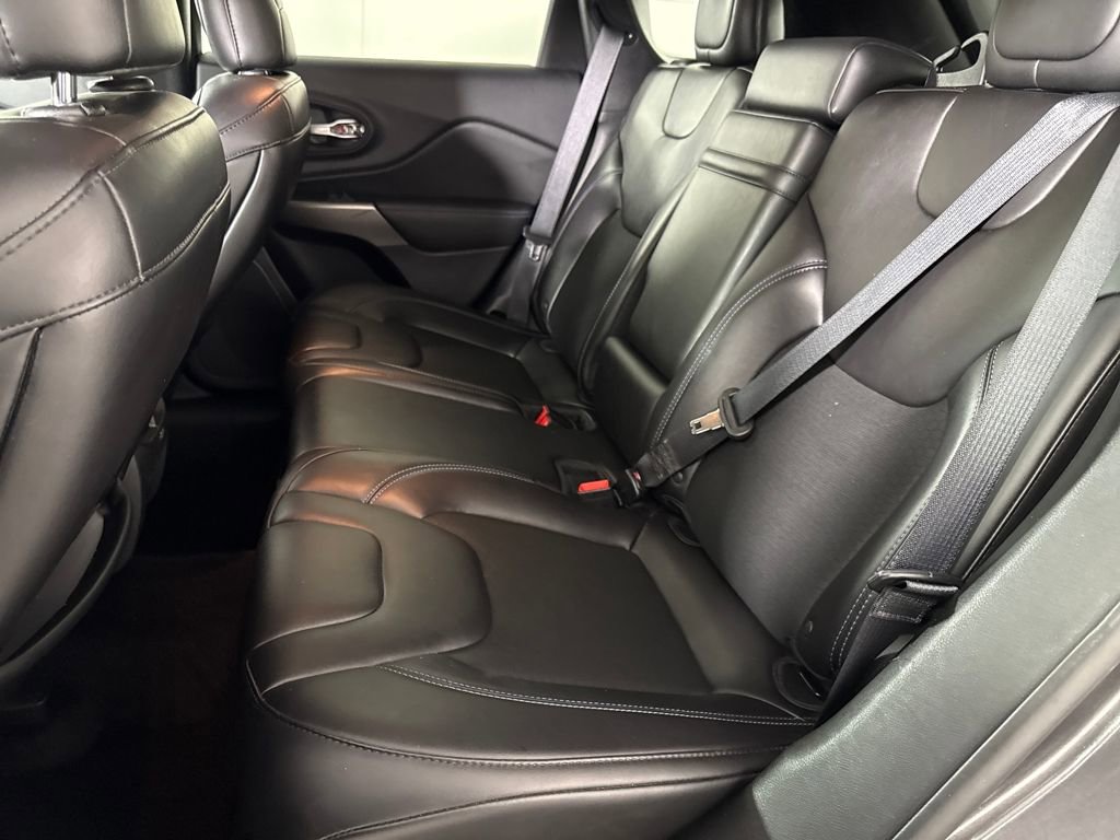 Used 2019 Jeep Cherokee Latitude Plus w/ Comfort/Convenience Group image 12