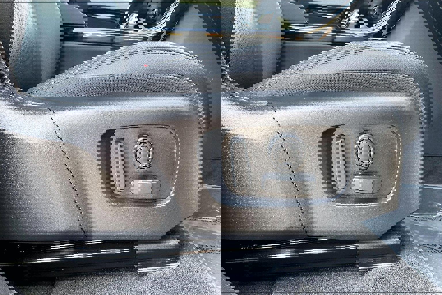 Used 2026 Land Rover Range Rover Evoque S image 34