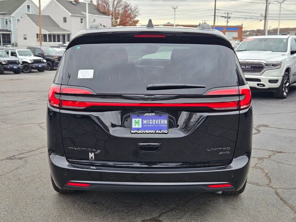 New 2026 Chrysler Pacifica Limited w/ S Appearance Package image 4