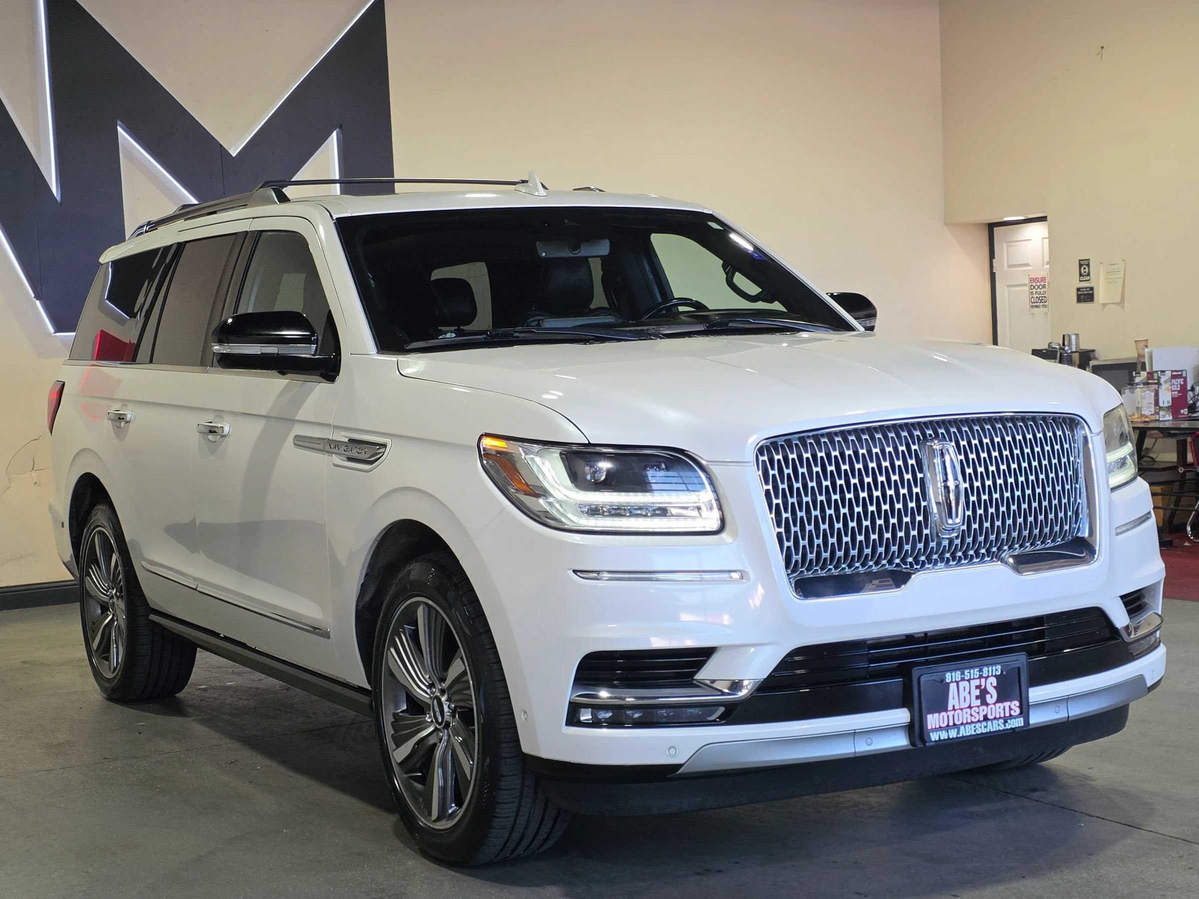 Used 2019 Lincoln Navigator Reserve AWD/4WD image 3