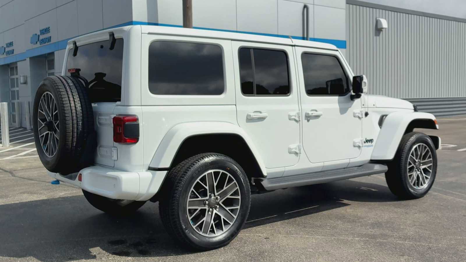 Used 2022 Jeep Wrangler Unlimited Sahara image 2