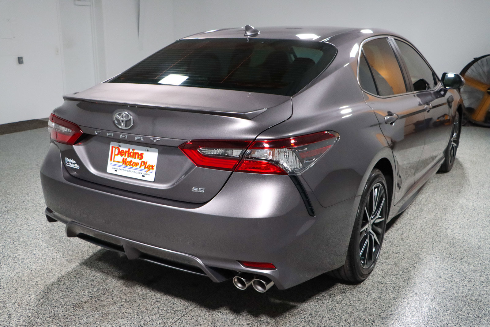 Used 2023 Toyota Camry SE FWD image 7